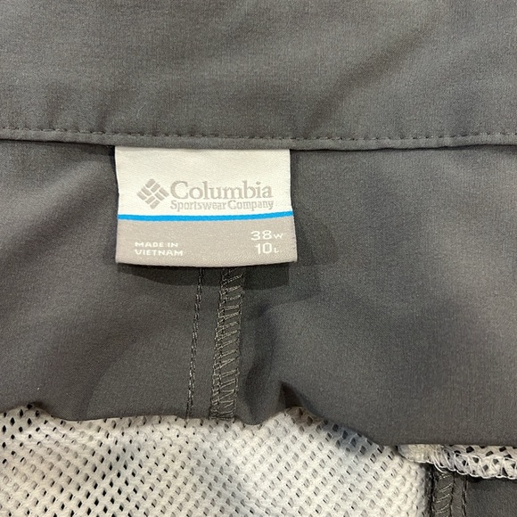 Columbia men’s grey shorts. Size 38. Like new! - Picture 4 of 5